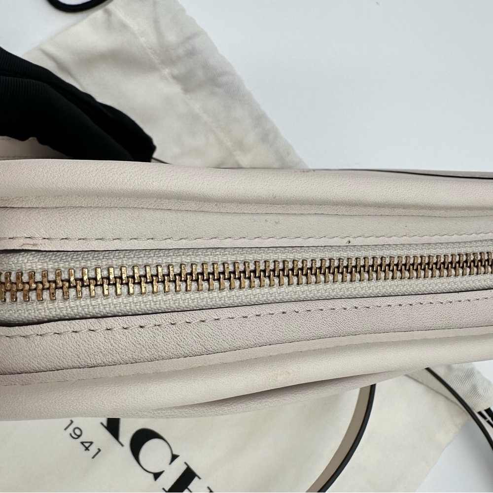 Coach x Richard Bernstein “Jello Heart” Crossbody Bag - Picture 5 of 14